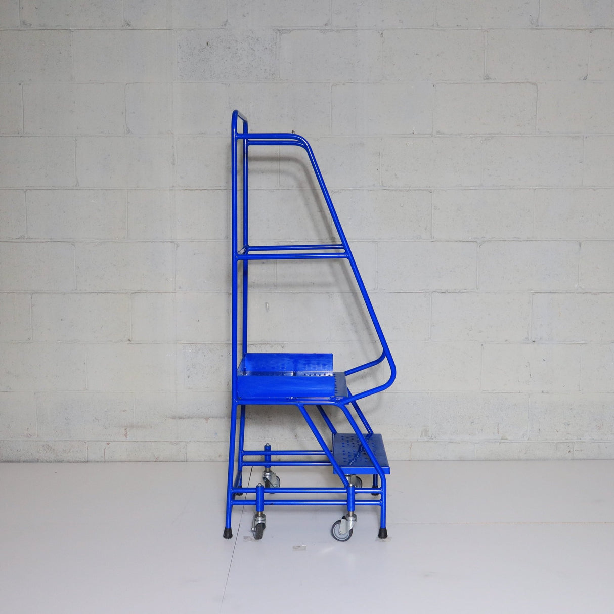 Industrial 02 Tread Mobile Step Narrow Aisle 1500h x 600w x 735 long - Platform 500mm High - RackZone