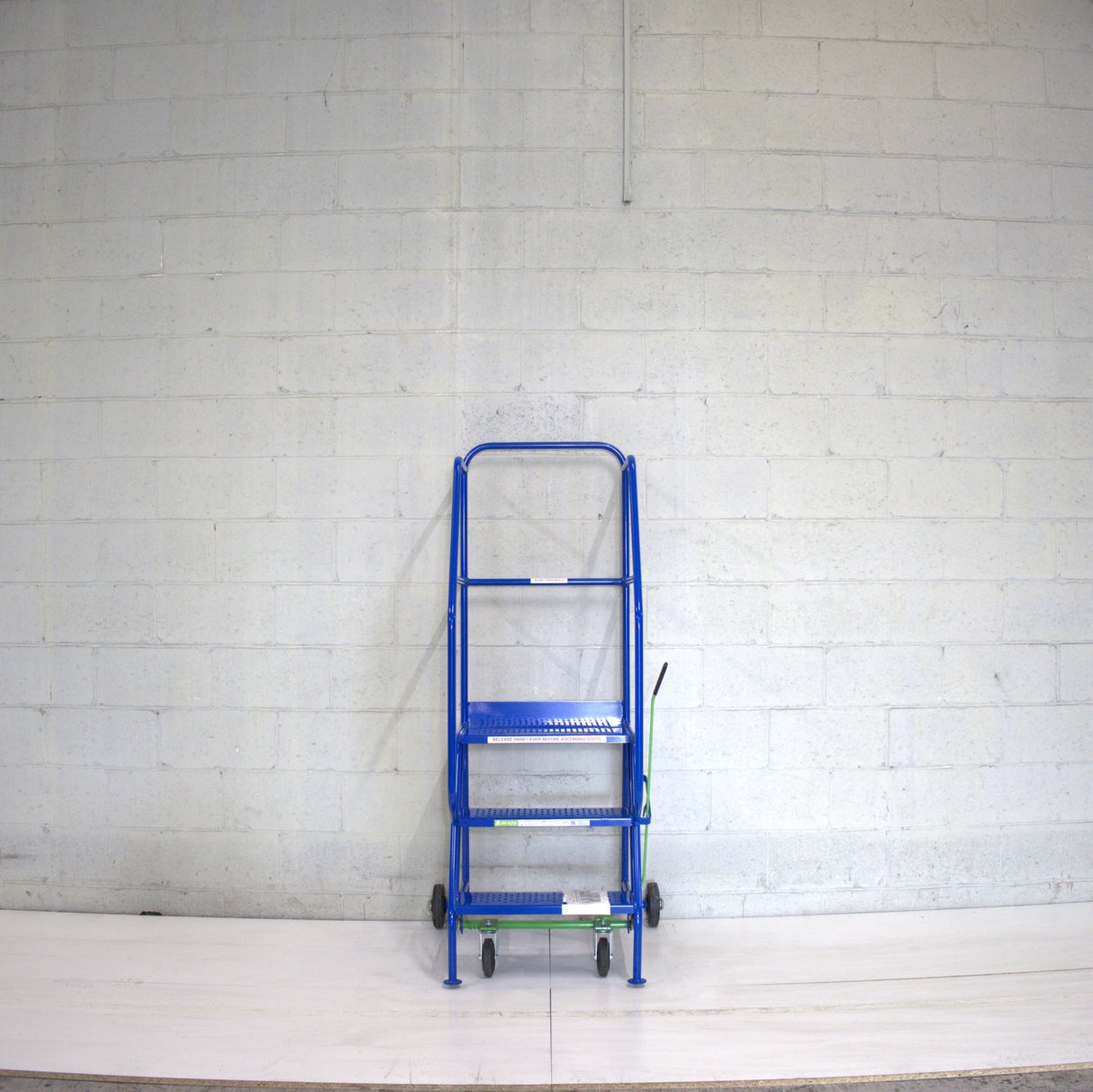 Industrial 03 tread mobile step 1750h x 850w x 820 long - Platform 750mm high - RackZone
