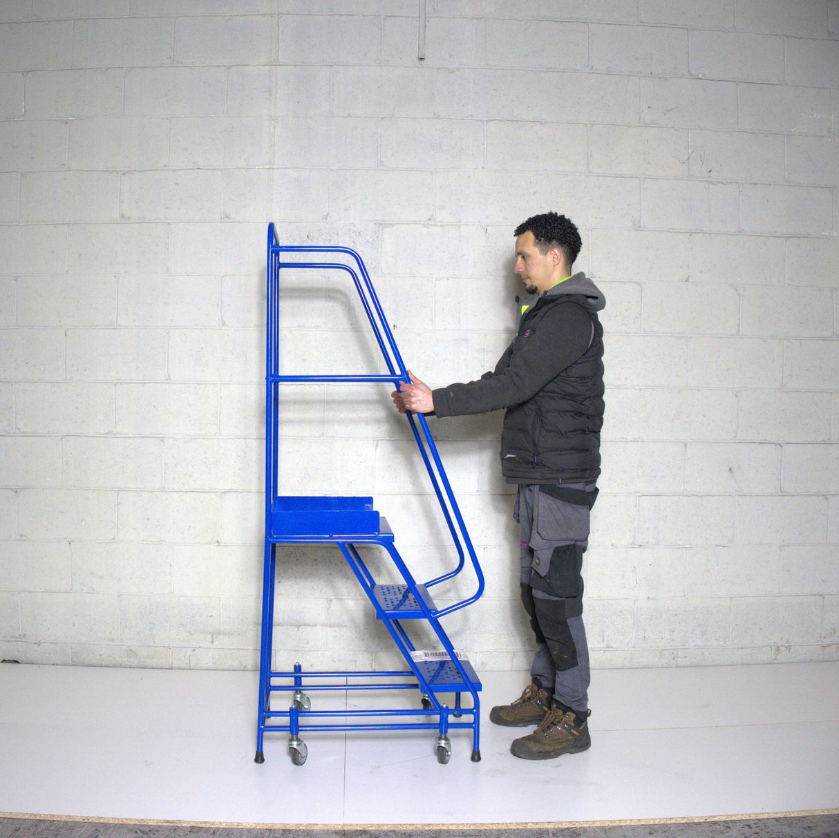 Industrial 03 tread mobile step NARROW AISLE 1500h x 600w x 753 long Platform 500mm high BLUE - RackZone