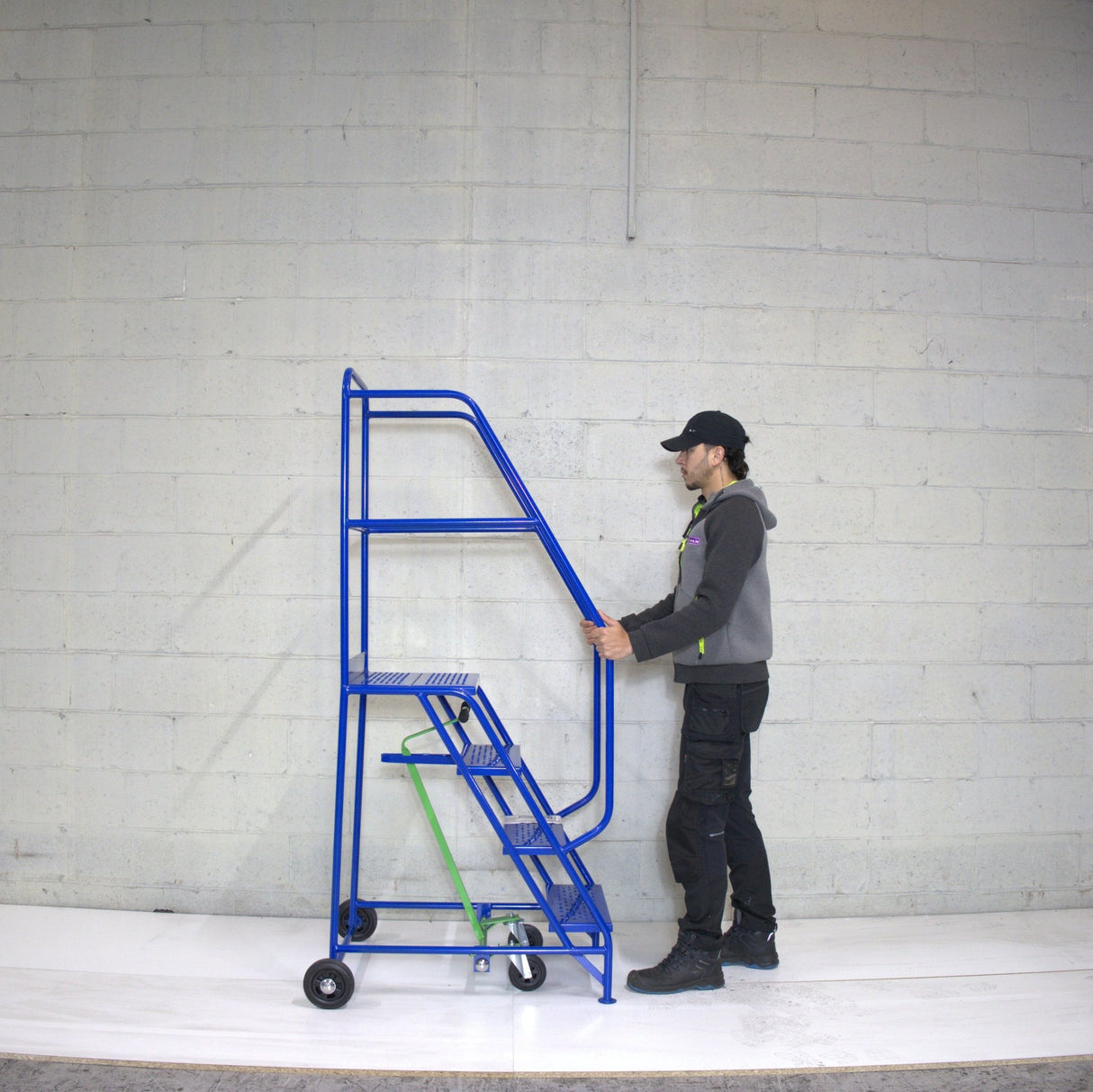 Industrial 04 tread mobile step 2000h x 850w x 1040 long - Platform 1000mm high - RackZone