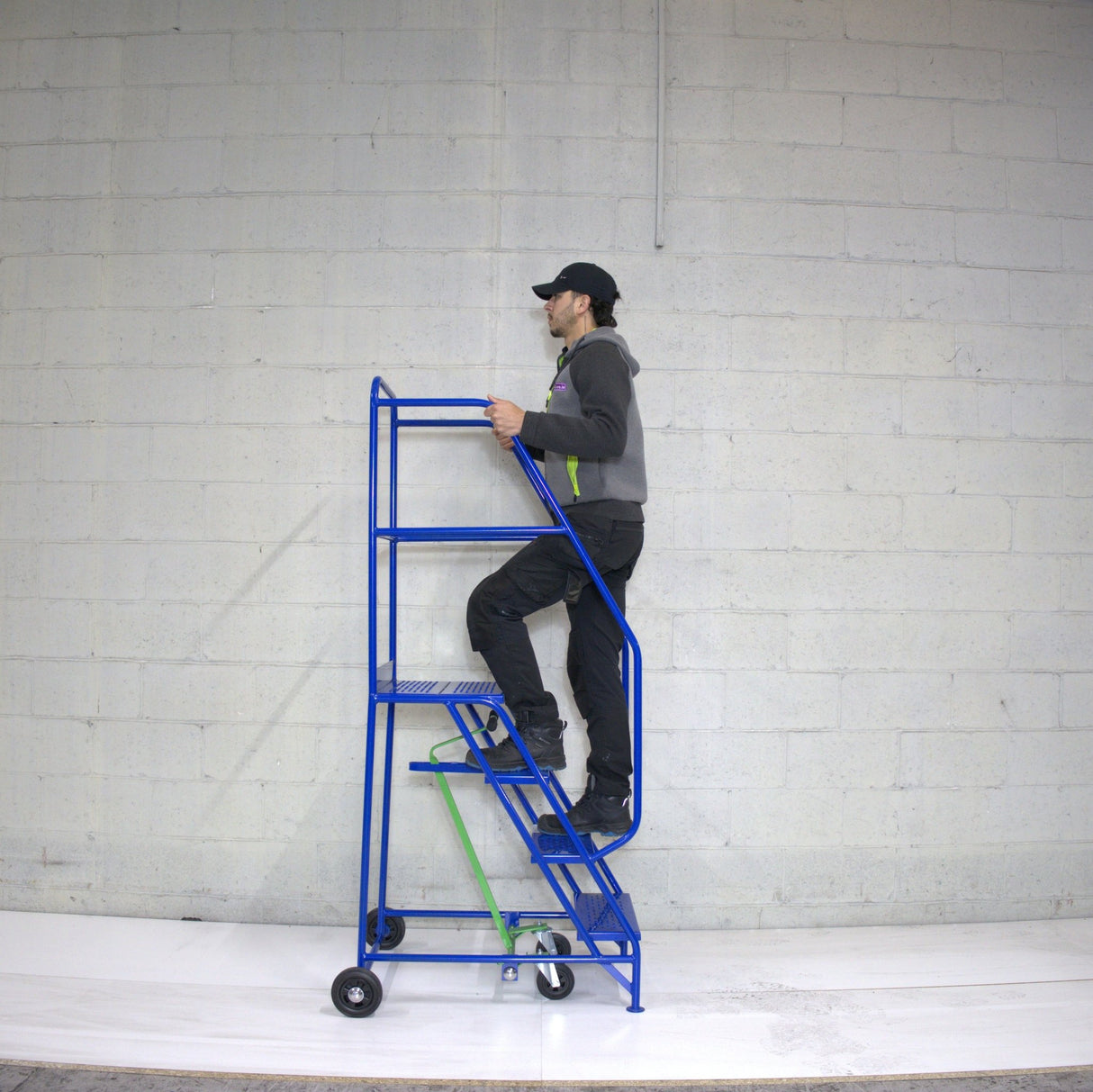 Industrial 04 tread mobile step 2000h x 850w x 1040 long - Platform 1000mm high - RackZone