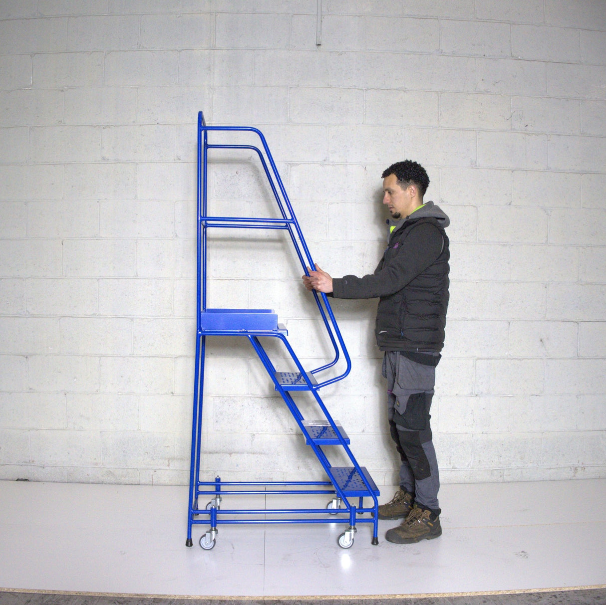 Industrial 04 Tread Mobile Step Narrow Aisle 2000H x 600W x 920L - Platform 1000mm High Blue - RackZone