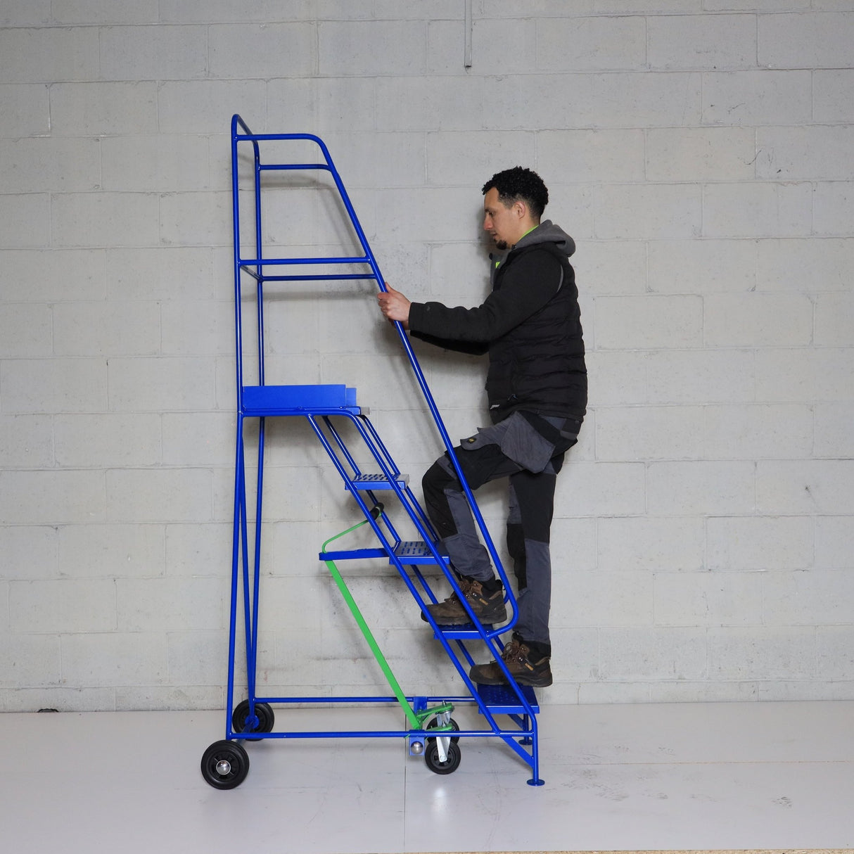 Industrial 05 tread mobile step NARROW AISLE 2250h x 600w x 1270 long - Platform 1250mm high BLUE - RackZone