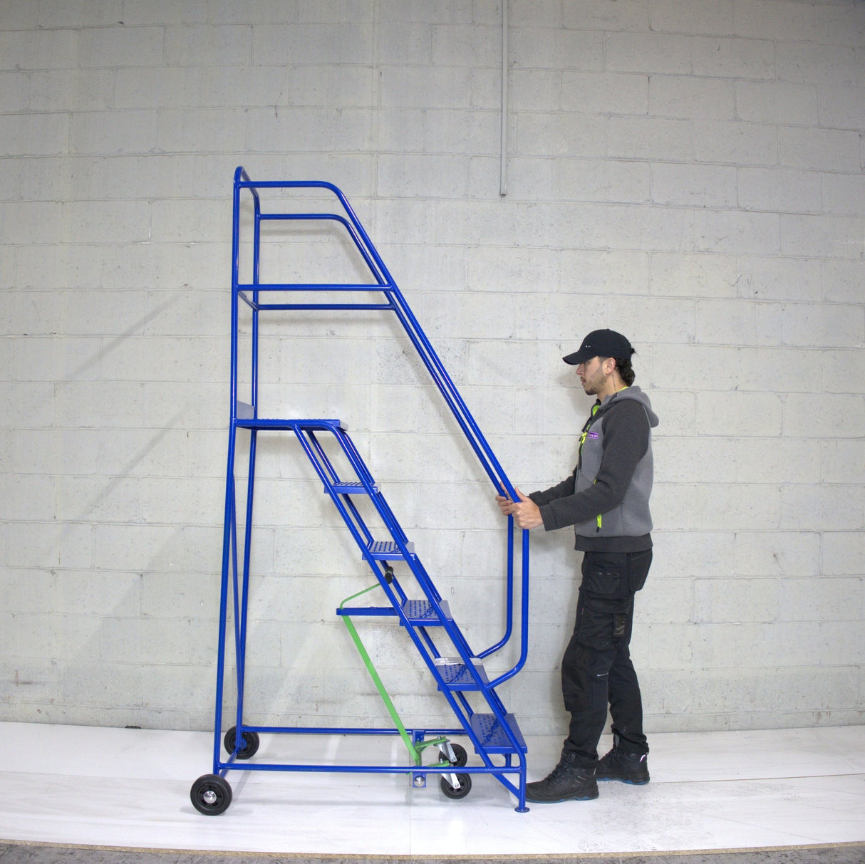 Industrial 06 tread mobile step 2500h x 850w x 1360 long - Platform 1500mm high - RackZone