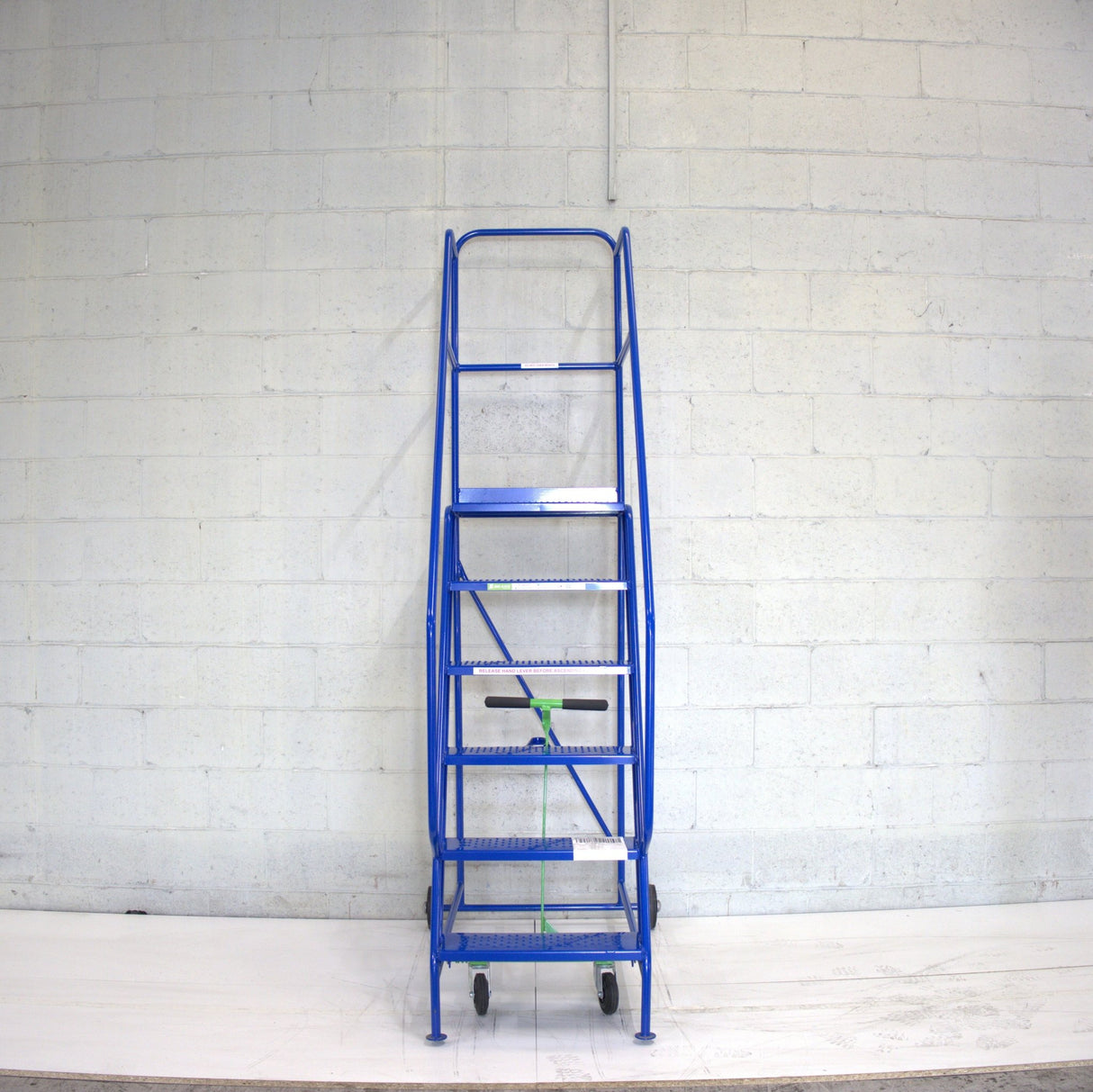 Industrial 06 tread mobile step 2500h x 850w x 1360 long - Platform 1500mm high - RackZone