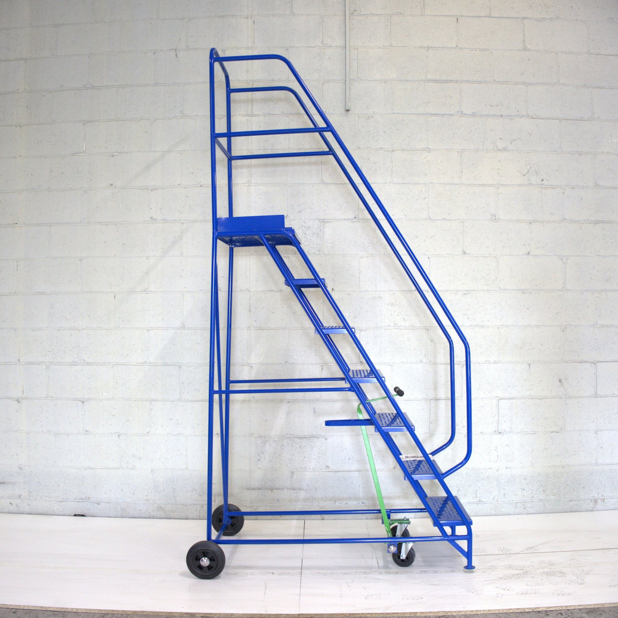Industrial 07 tread mobile step 2750h x 850w x 1450 long - Platform 1750mm high - RackZone