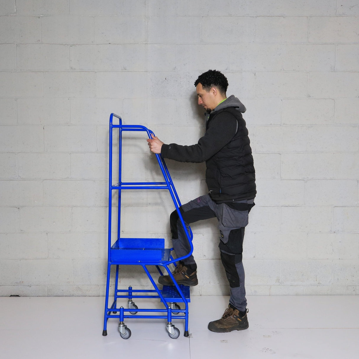 Industrial 02 Tread Mobile Step Narrow Aisle 1500h x 600w x 735 long - Platform 500mm High - RackZone