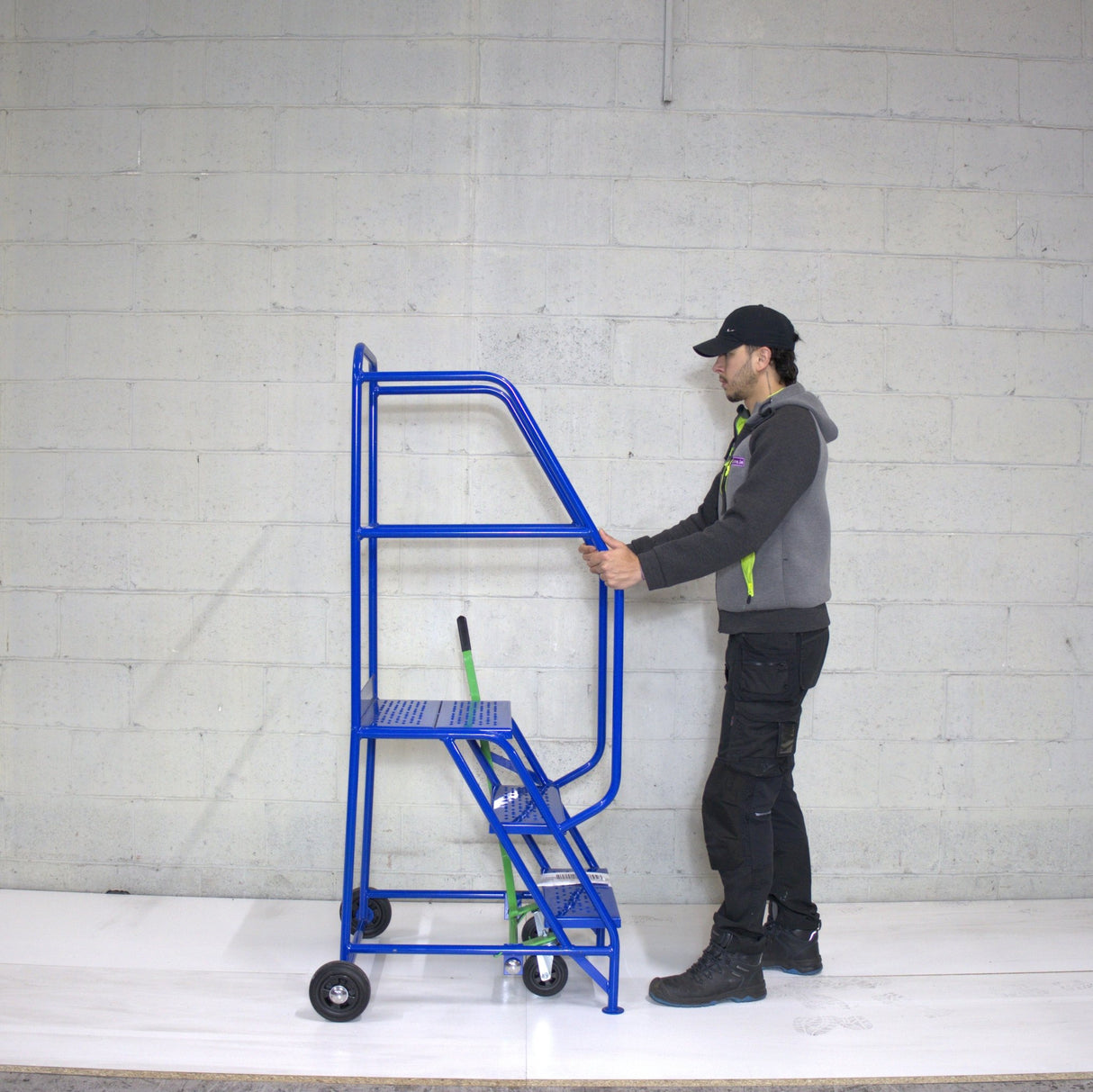 Industrial 03 tread mobile step 1750h x 850w x 820 long - Platform 750mm high - RackZone