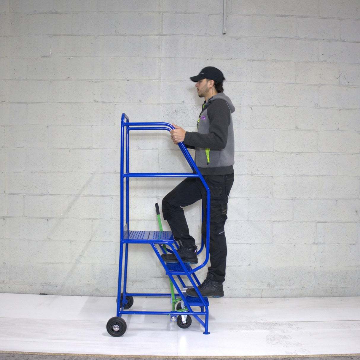 Industrial 03 tread mobile step 1750h x 850w x 820 long - Platform 750mm high - RackZone