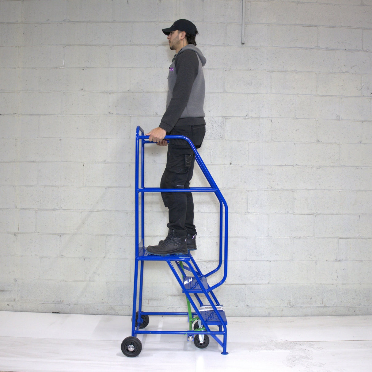 Industrial 03 tread mobile step 1750h x 850w x 820 long - Platform 750mm high - RackZone