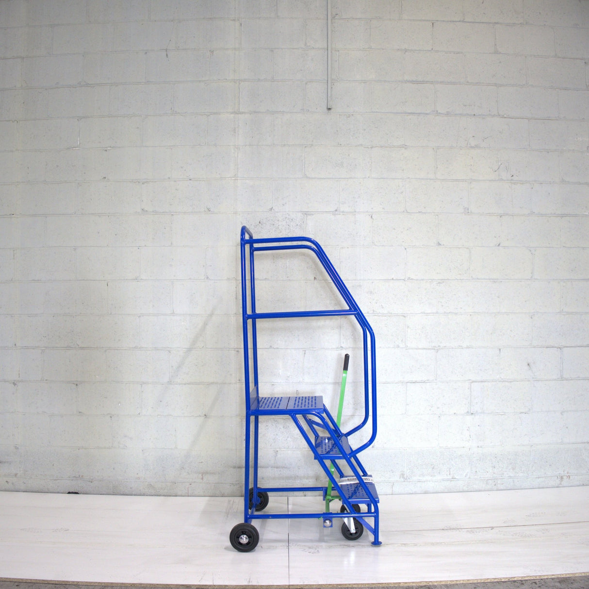 Industrial 03 tread mobile step 1750h x 850w x 820 long - Platform 750mm high - RackZone
