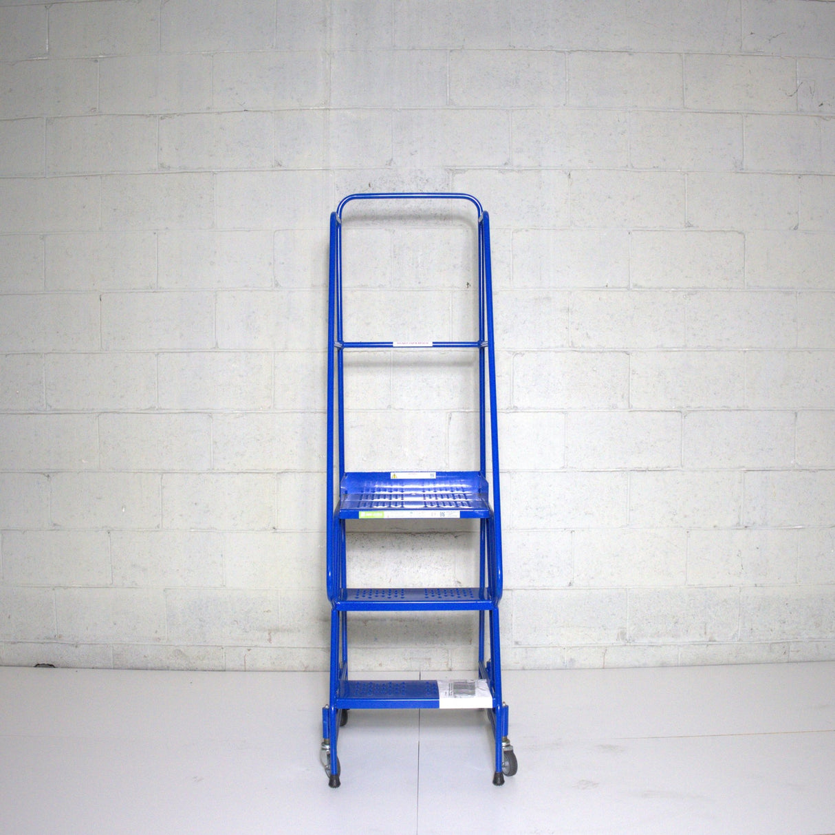 Industrial 03 tread mobile step NARROW AISLE 1500h x 600w x 753 long Platform 500mm high BLUE - RackZone