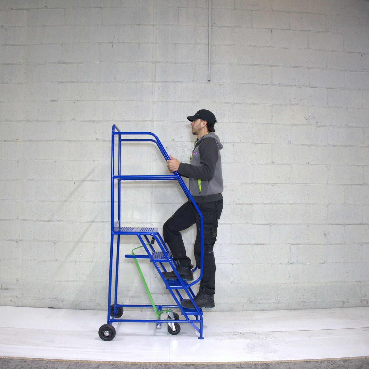 Industrial 04 tread mobile step 2000h x 850w x 1040 long - Platform 1000mm high - RackZone