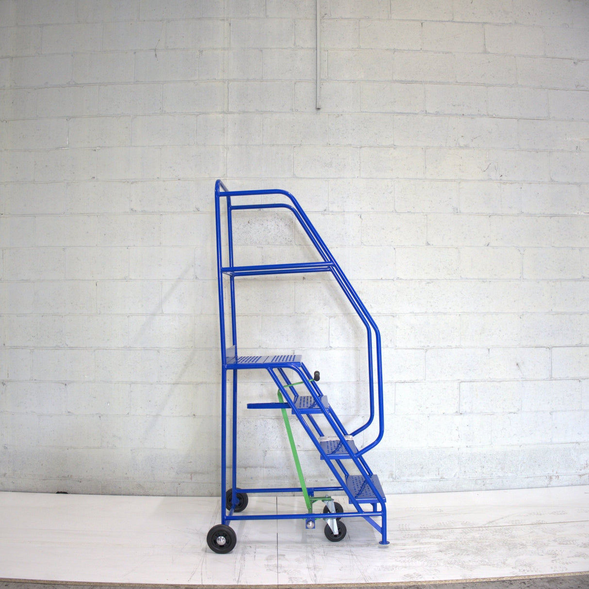 Industrial 04 tread mobile step 2000h x 850w x 1040 long - Platform 1000mm high - RackZone