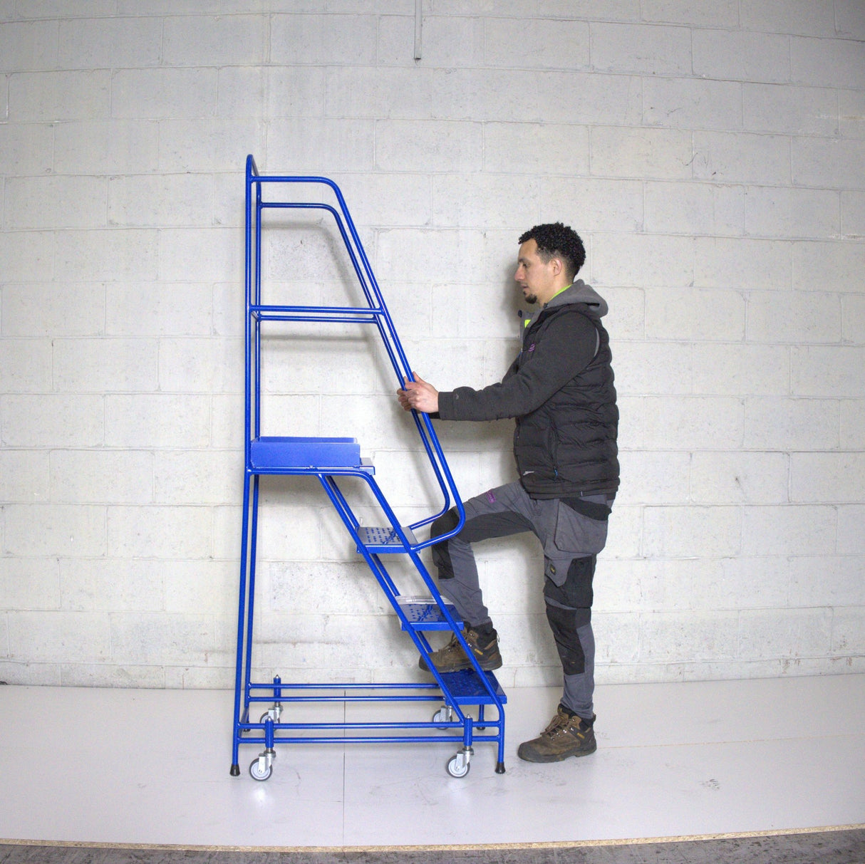 Industrial 04 Tread Mobile Step Narrow Aisle 2000H x 600W x 920L - Platform 1000mm High Blue - RackZone