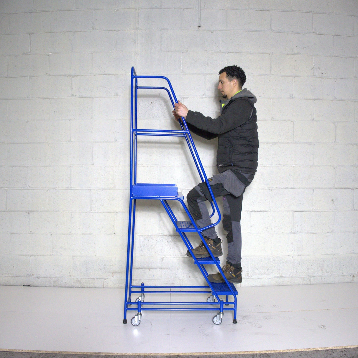 Industrial 04 Tread Mobile Step Narrow Aisle 2000H x 600W x 920L - Platform 1000mm High Blue - RackZone