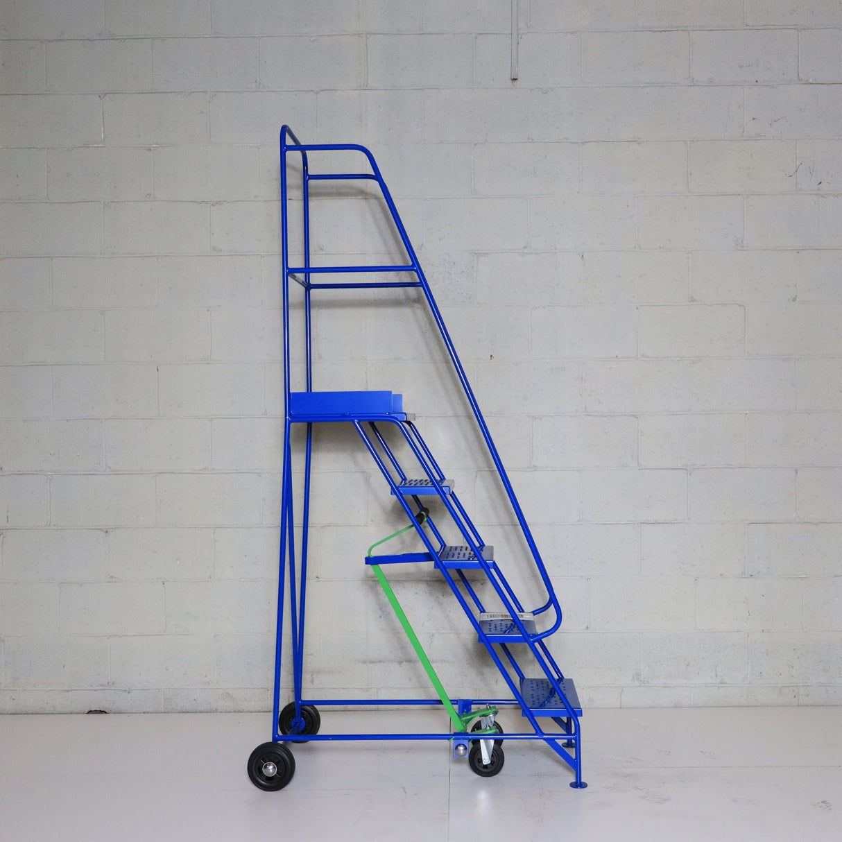Industrial 05 tread mobile step NARROW AISLE 2250h x 600w x 1270 long - Platform 1250mm high BLUE - RackZone