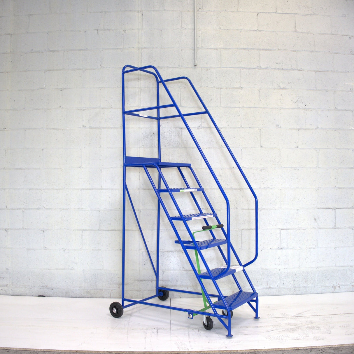 Industrial 06 tread mobile step 2500h x 850w x 1360 long - Platform 1500mm high - RackZone
