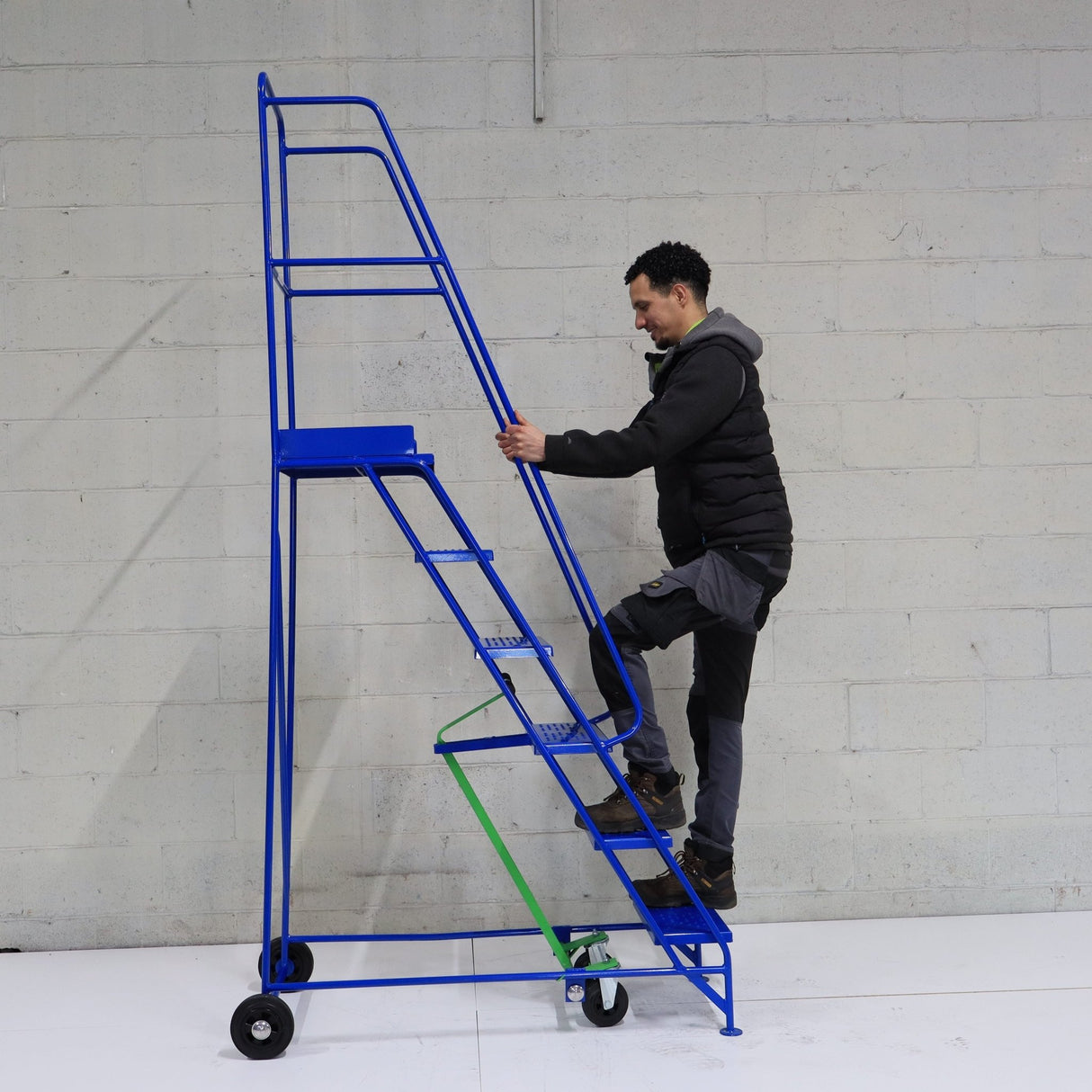 Industrial 06 Tread Mobile Step Narrow Aisle 2500H x 630W x 1360L - Platform 1500mm High - RackZone