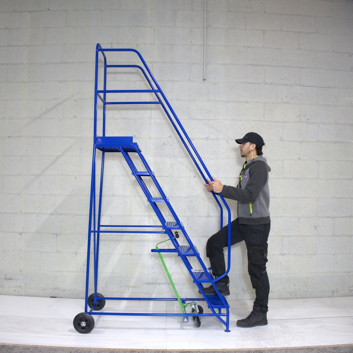 Industrial 07 tread mobile step 2750h x 850w x 1450 long - Platform 1750mm high - RackZone