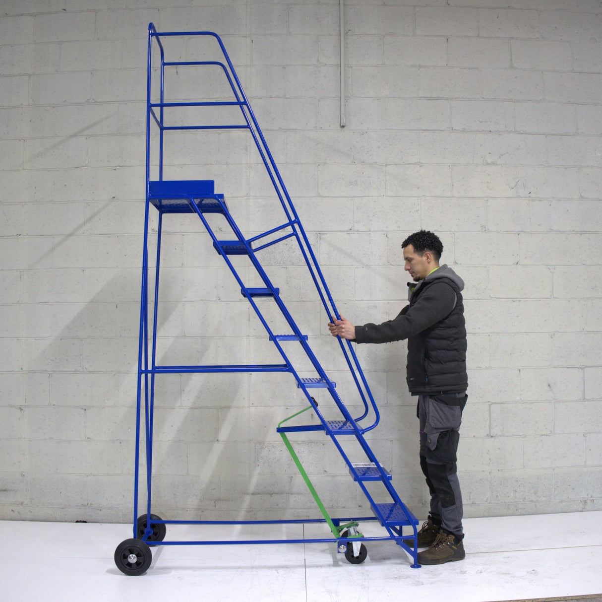 Industrial 08 tread mobile step NARROW AISLE 2750h x 630w x 1510 long - Platform 2000mm high BLUE - RackZone
