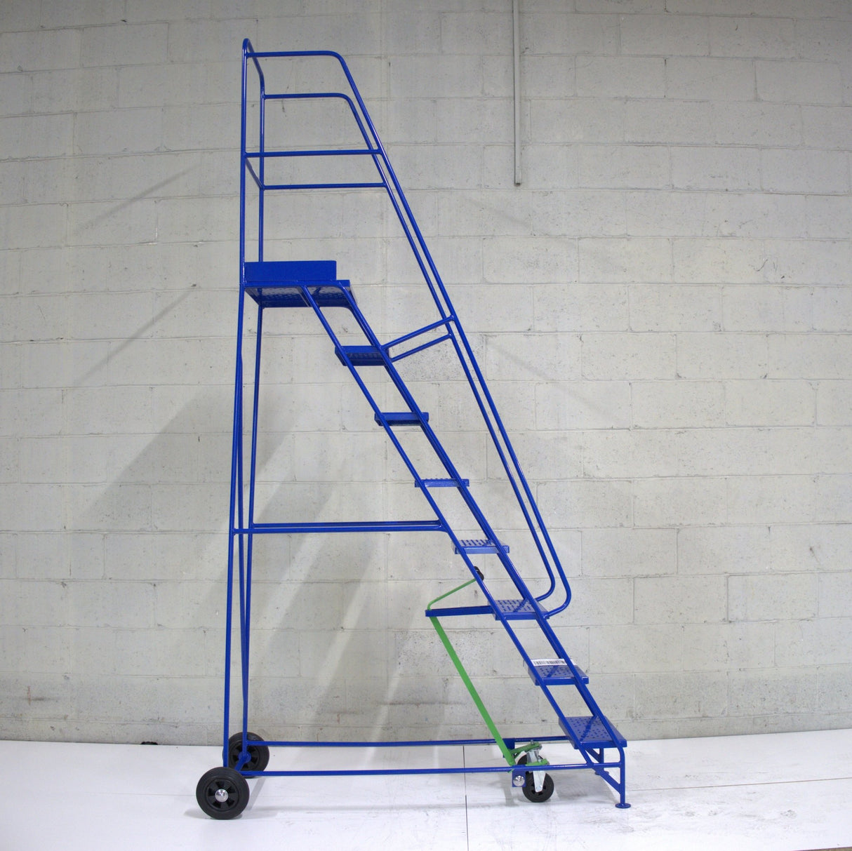 Industrial 08 tread mobile step NARROW AISLE 2750h x 630w x 1510 long - Platform 2000mm high BLUE - RackZone