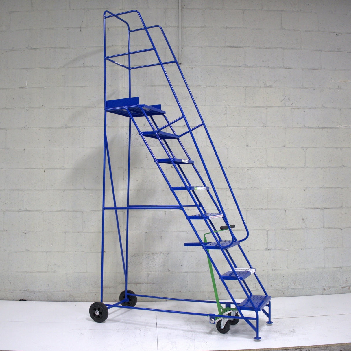 Industrial 08 tread mobile step NARROW AISLE 2750h x 630w x 1510 long - Platform 2000mm high BLUE - RackZone
