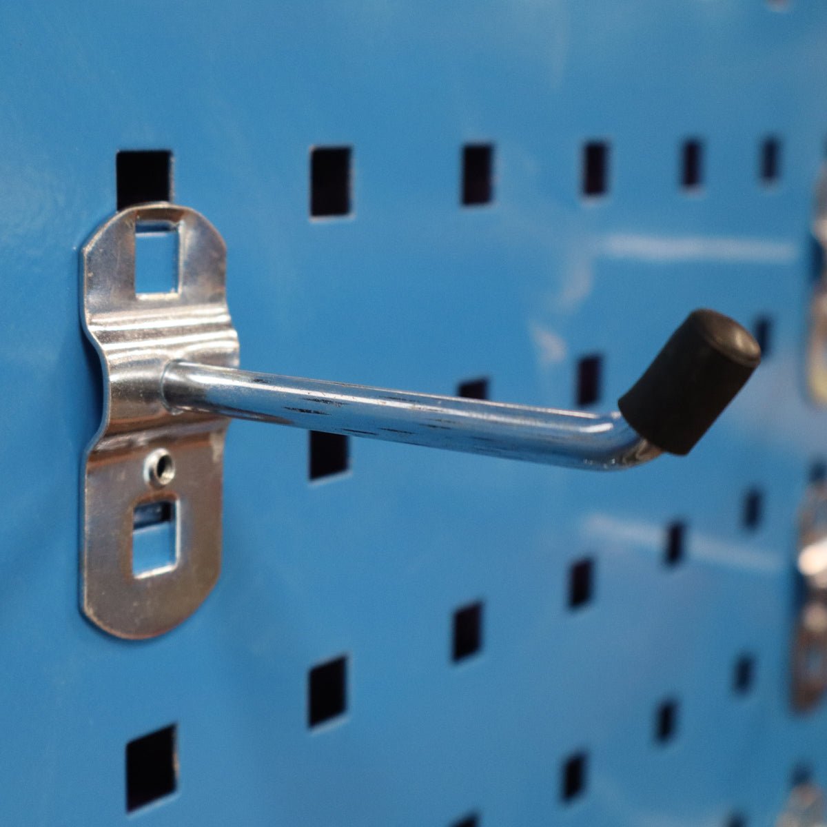 RackZone Wall-Zone 90° Wire Hook 75mm on blue board with black rubber tip.